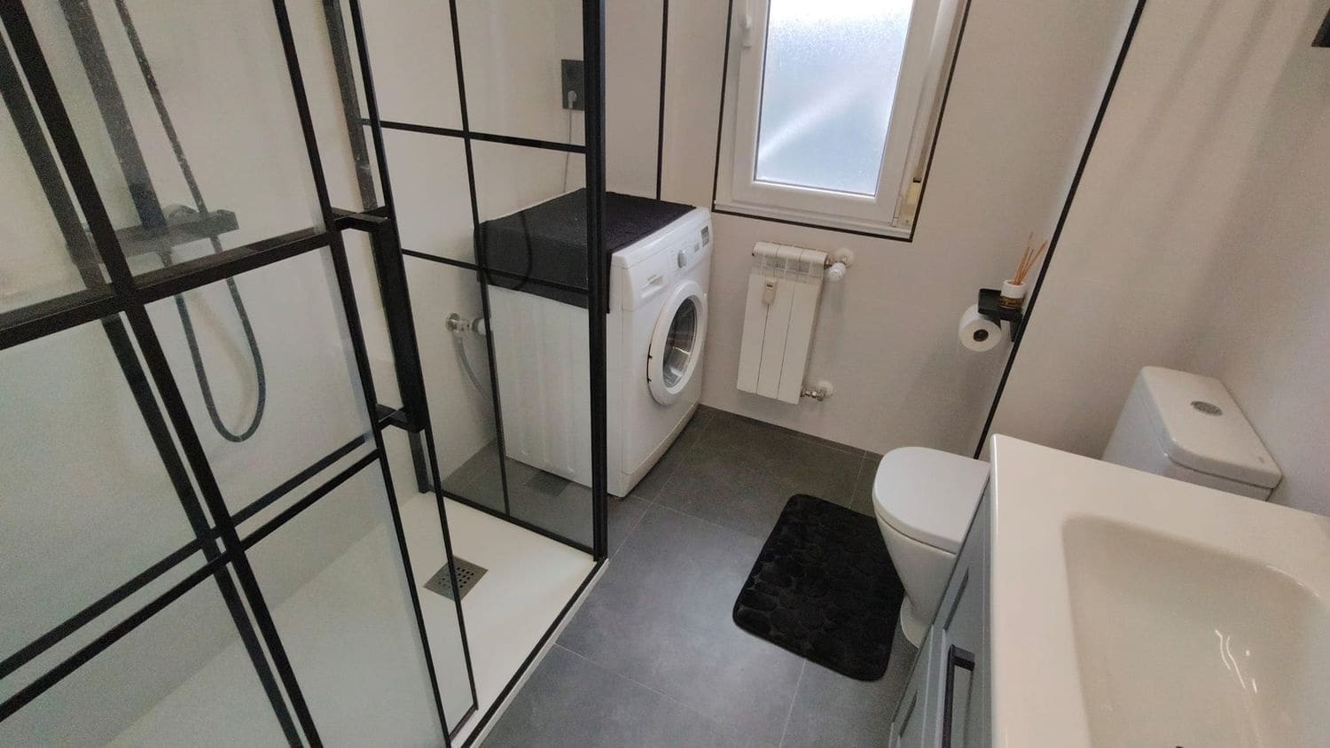 3 bedroom Apartment for rent in Gijon with garage - € 900 (Ref: 9658176)