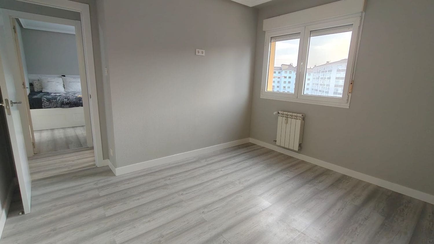 3 bedroom Apartment for rent in Gijon with garage - € 900 (Ref: 9658176)