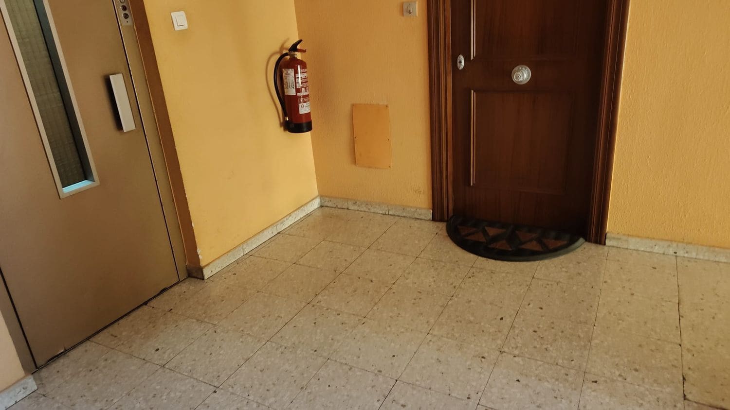 3 bedroom Apartment for rent in Gijon with garage - € 900 (Ref: 9658176)