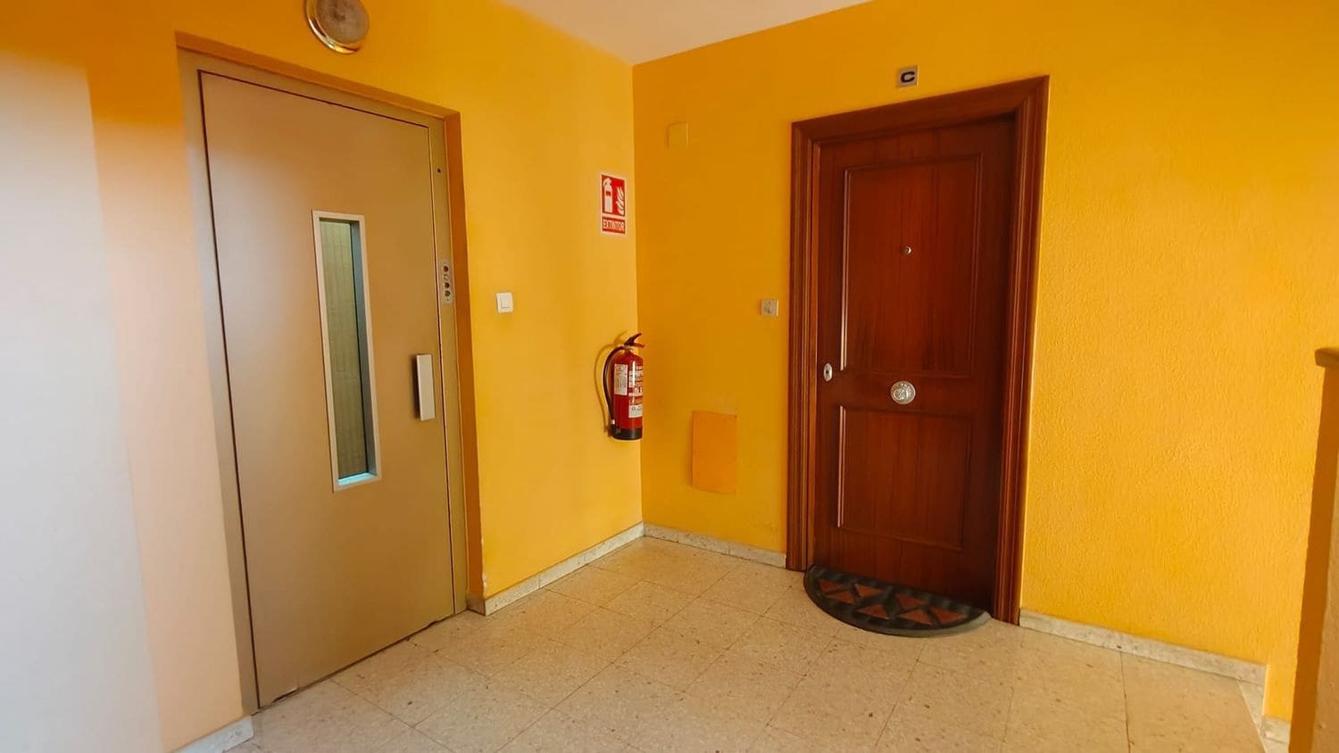 3 bedroom Apartment for rent in Gijon with garage - € 900 (Ref: 9658176)