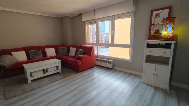 3 bedroom Apartment for rent in Centro Urbano, Gijón - € 900 (Ref: 9658176)