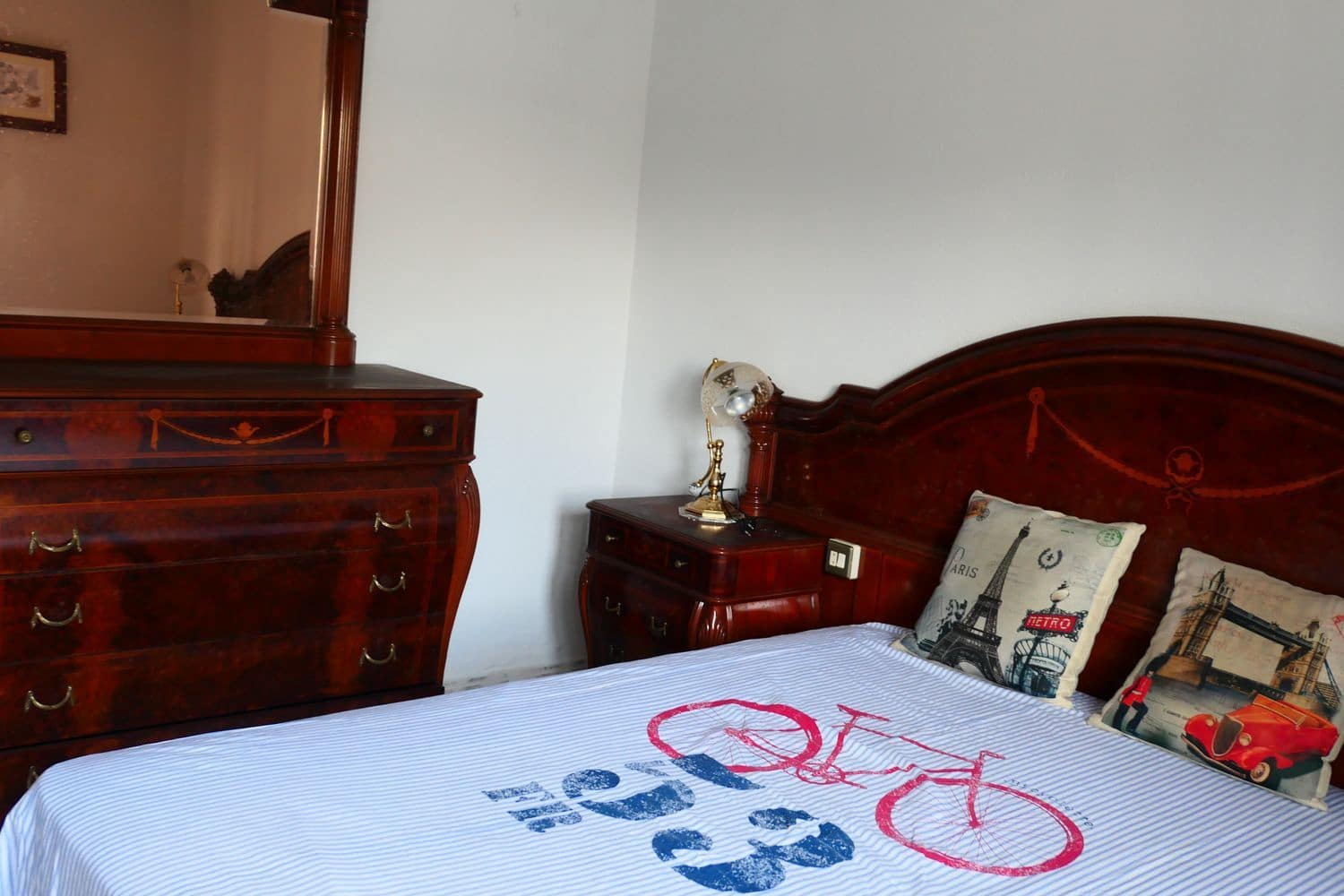 Chalet de 2 habitaciones en Gijón en venta con garaje - 400.000 € (Ref: 9658179)