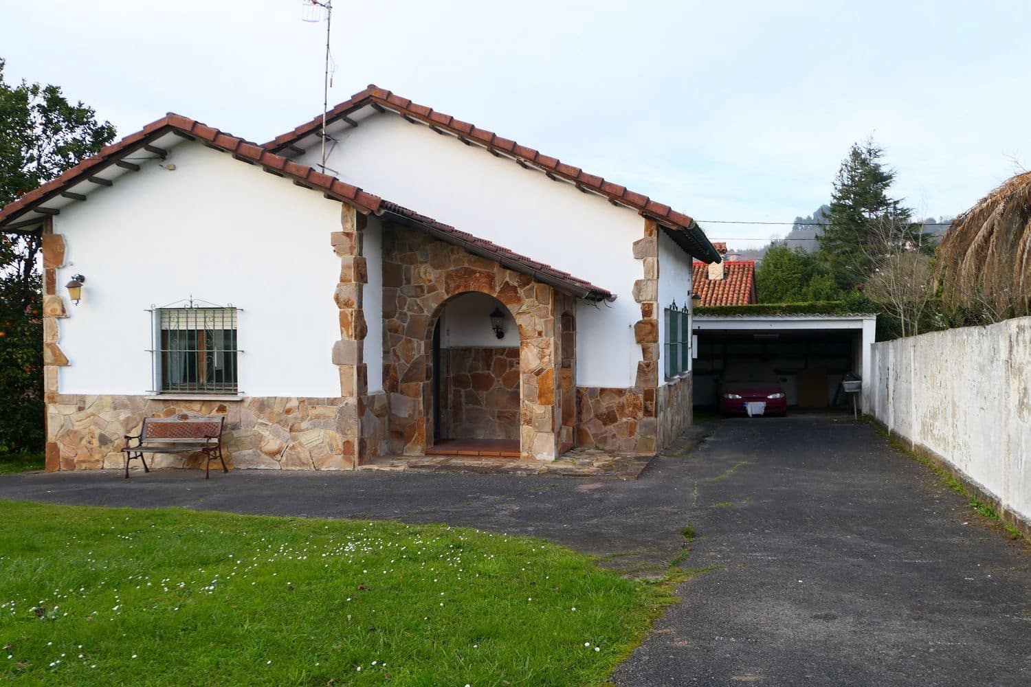 Chalet de 2 habitaciones en Gijón en venta con garaje - 400.000 € (Ref: 9658179)
