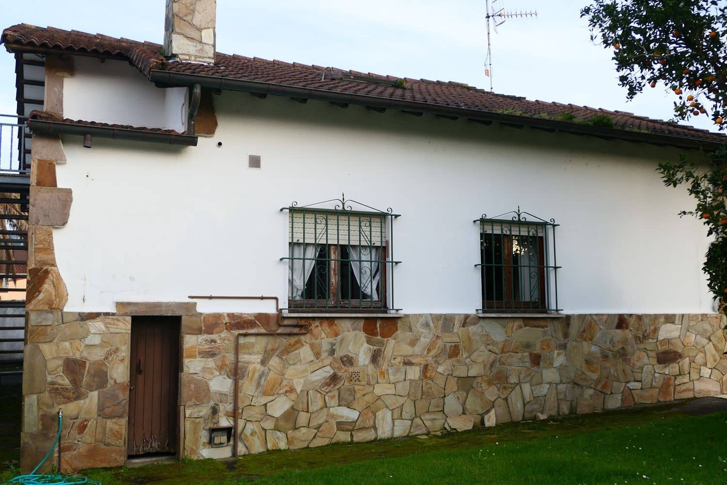 Chalet de 2 habitaciones en Gijón en venta con garaje - 400.000 € (Ref: 9658179)