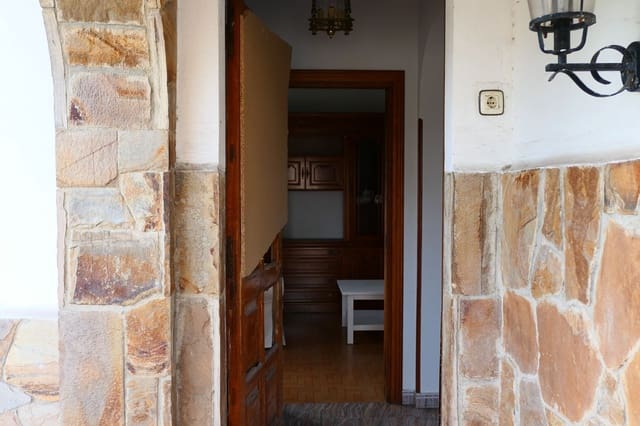 Chalet de 2 habitaciones en Gijón en venta con garaje - 400.000 € (Ref: 9658179)