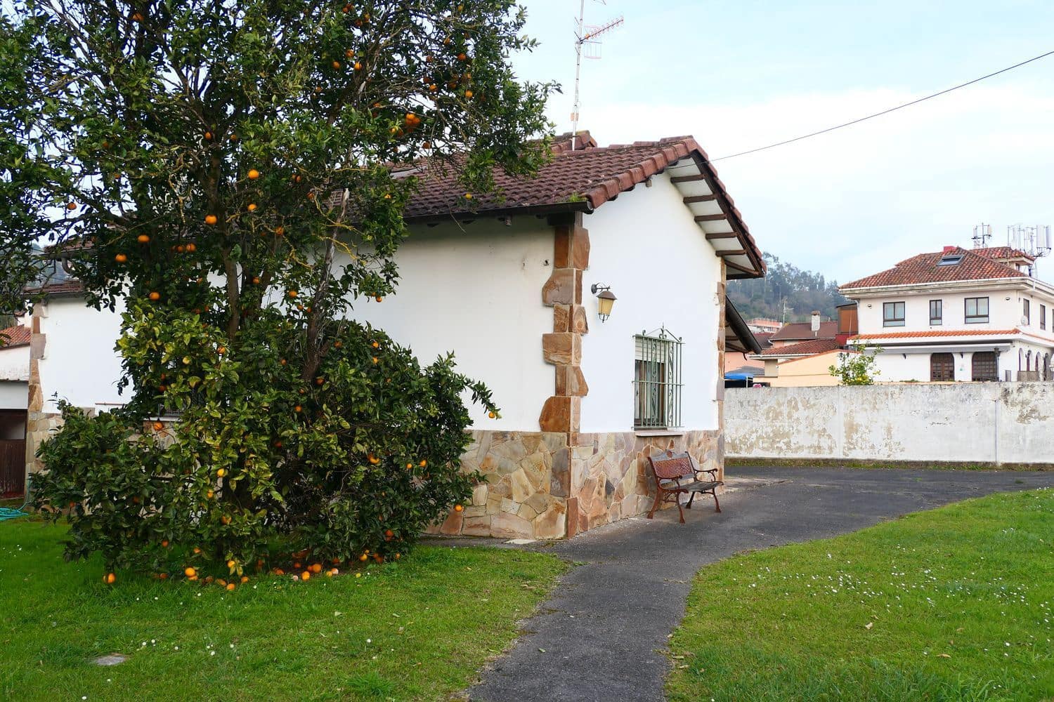 Chalet de 2 habitaciones en Gijón en venta con garaje - 400.000 € (Ref: 9658179)