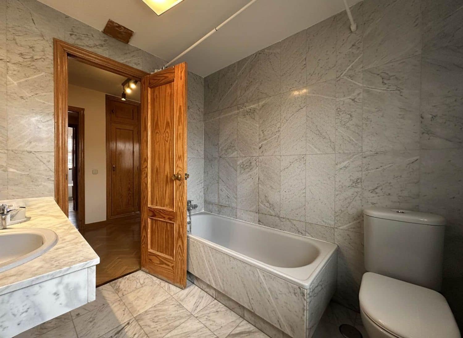 5 sypialnia Dom na sprzedaż w Las Rozas de Madrid z basenem garażem - 925 000 € (Ref: 9660829)