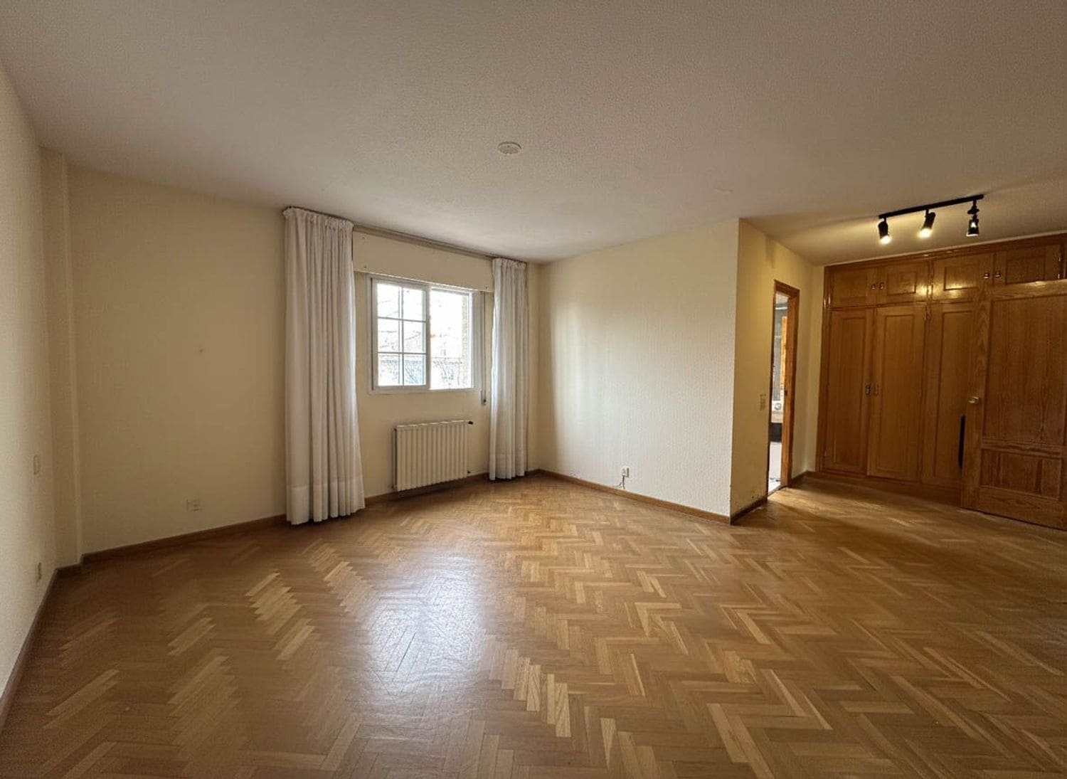 5 sypialnia Dom na sprzedaż w Las Rozas de Madrid z basenem garażem - 925 000 € (Ref: 9660829)