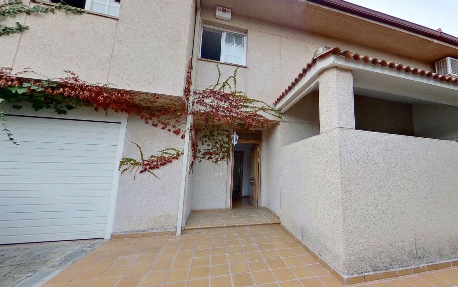 5 bedroom Townhouse for sale in Las Rozas de Madrid with pool garage - € 925,000 (Ref: 9660829)