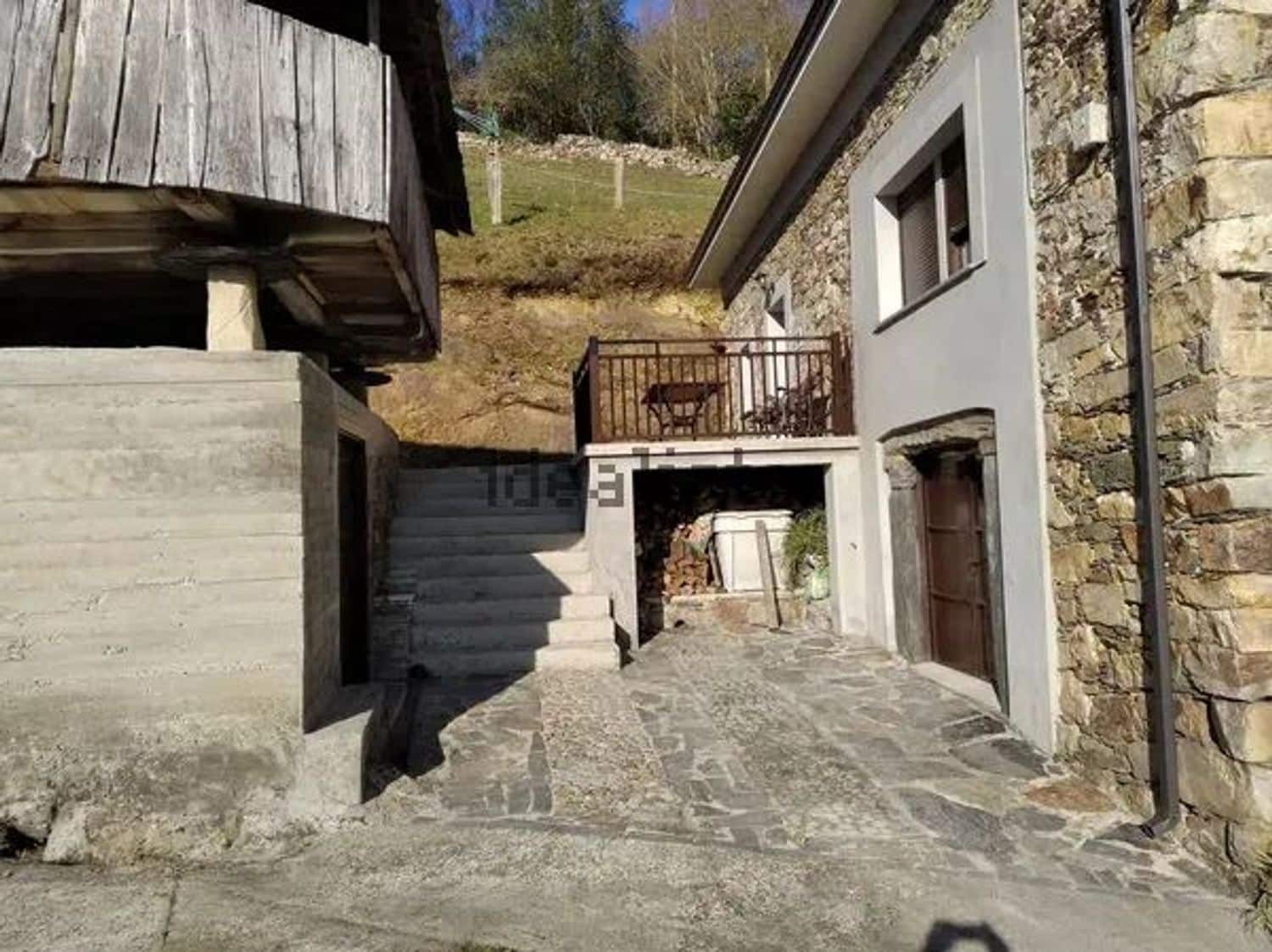 4 soveværelse Finca/Landehus til salg i Navia med garage - € 260.000 (Ref: 9660830)