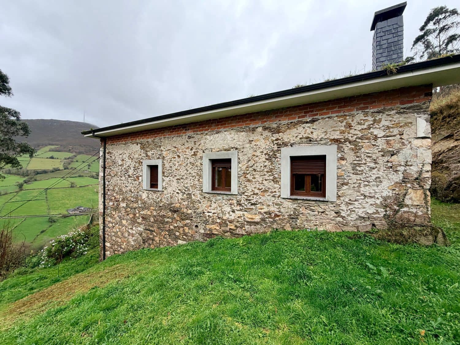 4 soveværelse Finca/Landehus til salg i Navia med garage - € 260.000 (Ref: 9660830)