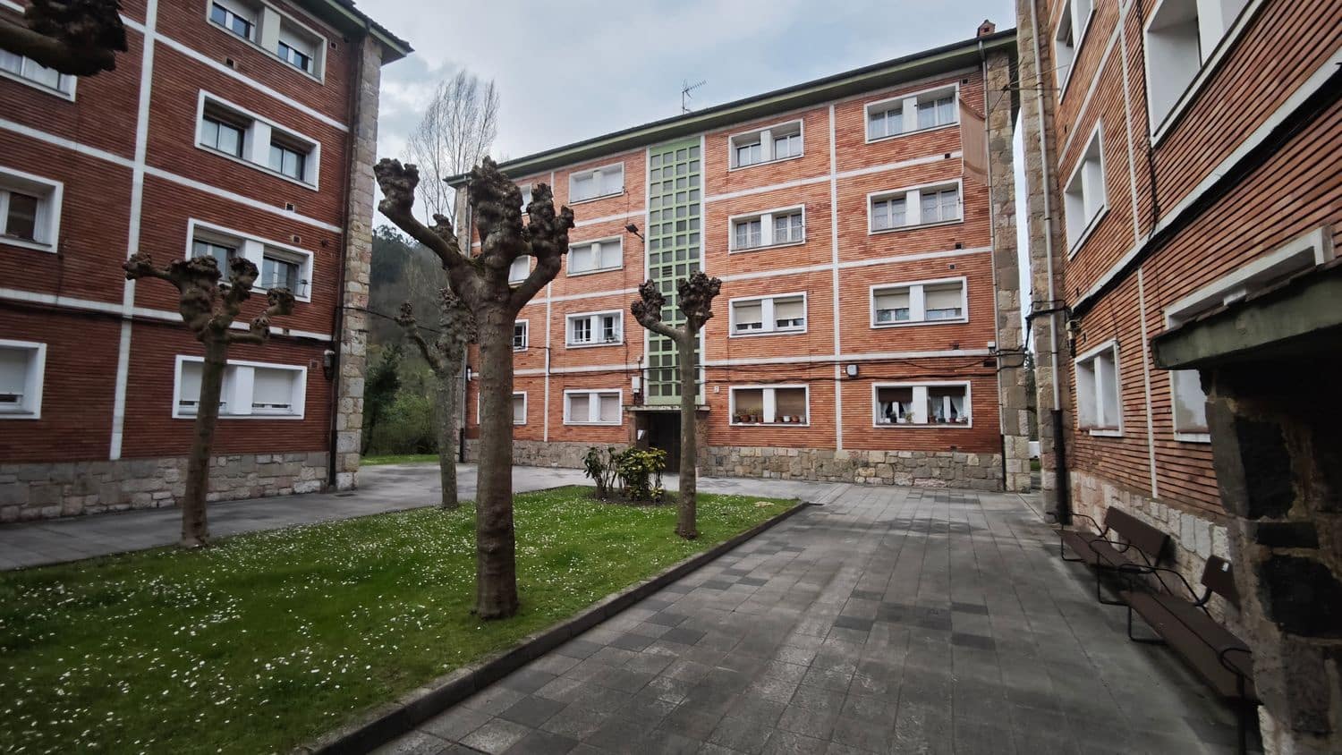 3 Zimmer Apartment zu verkaufen in Oviedo mit Garage - 59.000 € (Ref: 9676798)