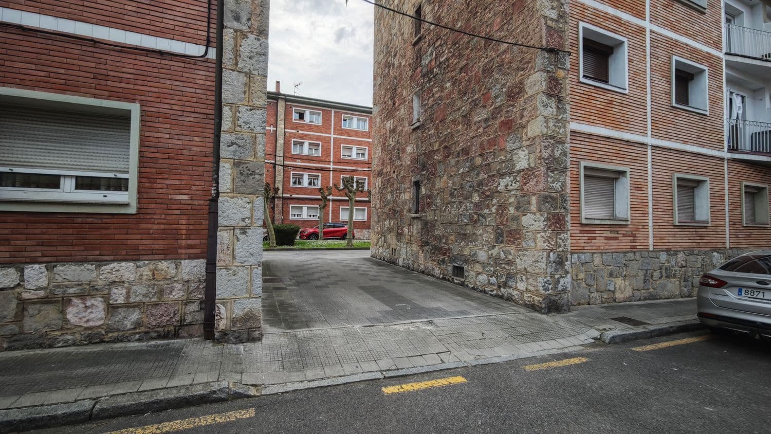 3 Zimmer Apartment zu verkaufen in Oviedo mit Garage - 59.000 € (Ref: 9676798)