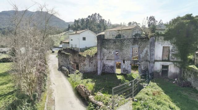 Casa de 3 habitaciones en Ribadesella en venta con piscina garaje - 85.000 € (Ref: 9676799)