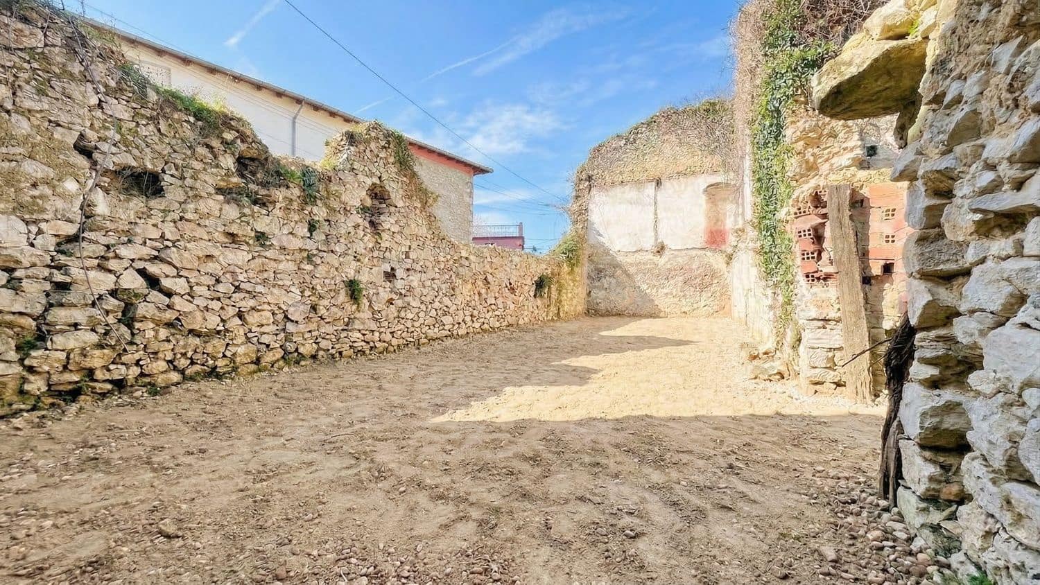 Casa de 3 habitaciones en Ribadesella en venta con piscina garaje - 85.000 € (Ref: 9676799)