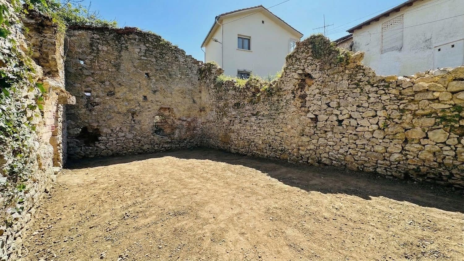 Casa de 3 habitaciones en Ribadesella en venta con piscina garaje - 85.000 € (Ref: 9676799)