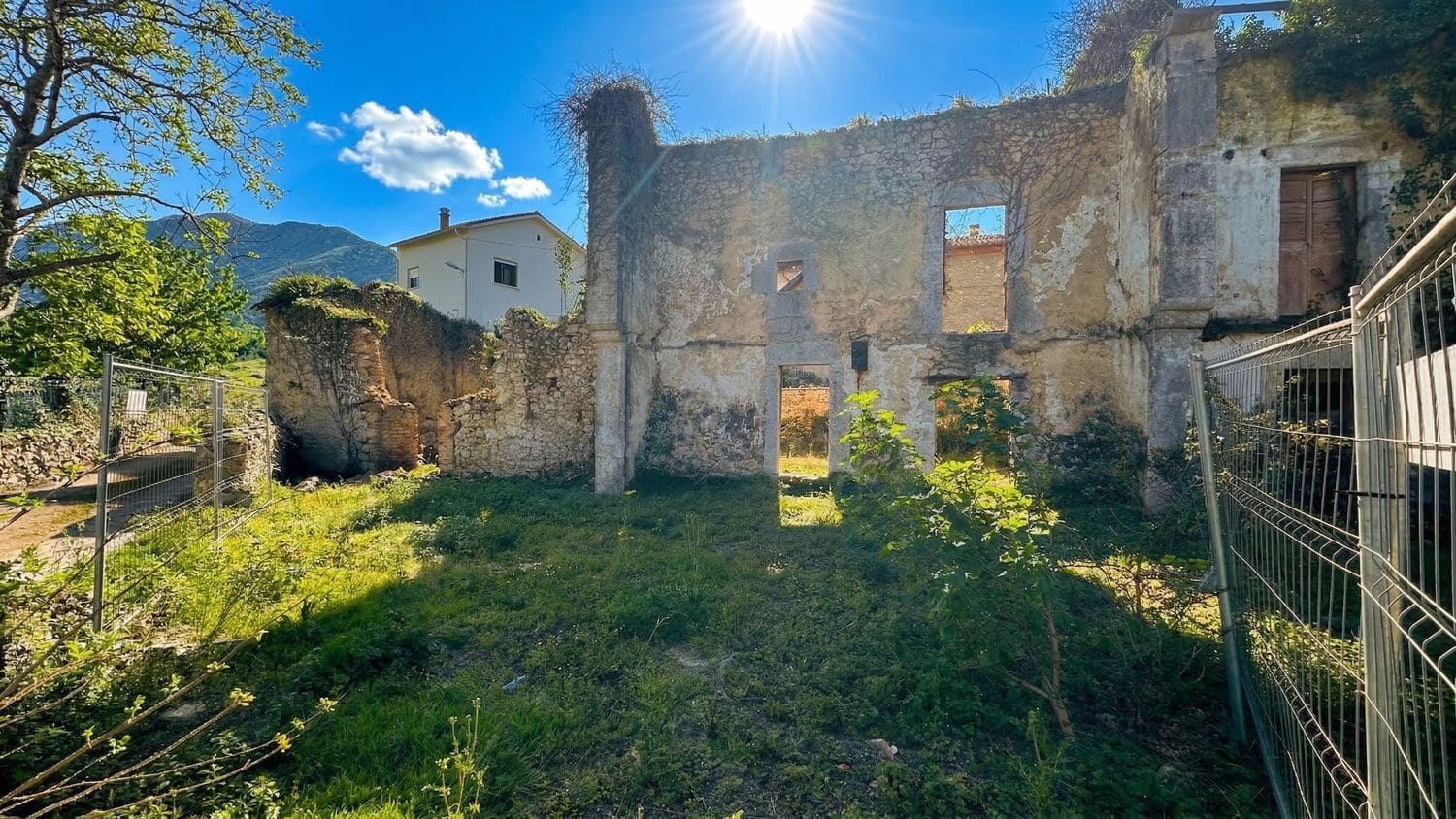 Casa de 3 habitaciones en Ribadesella en venta con piscina garaje - 85.000 € (Ref: 9676799)