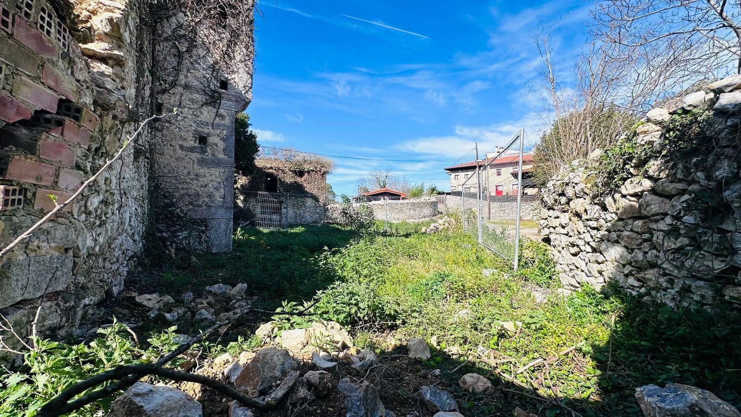 Casa de 3 habitaciones en Ribadesella en venta con piscina garaje - 85.000 € (Ref: 9676799)