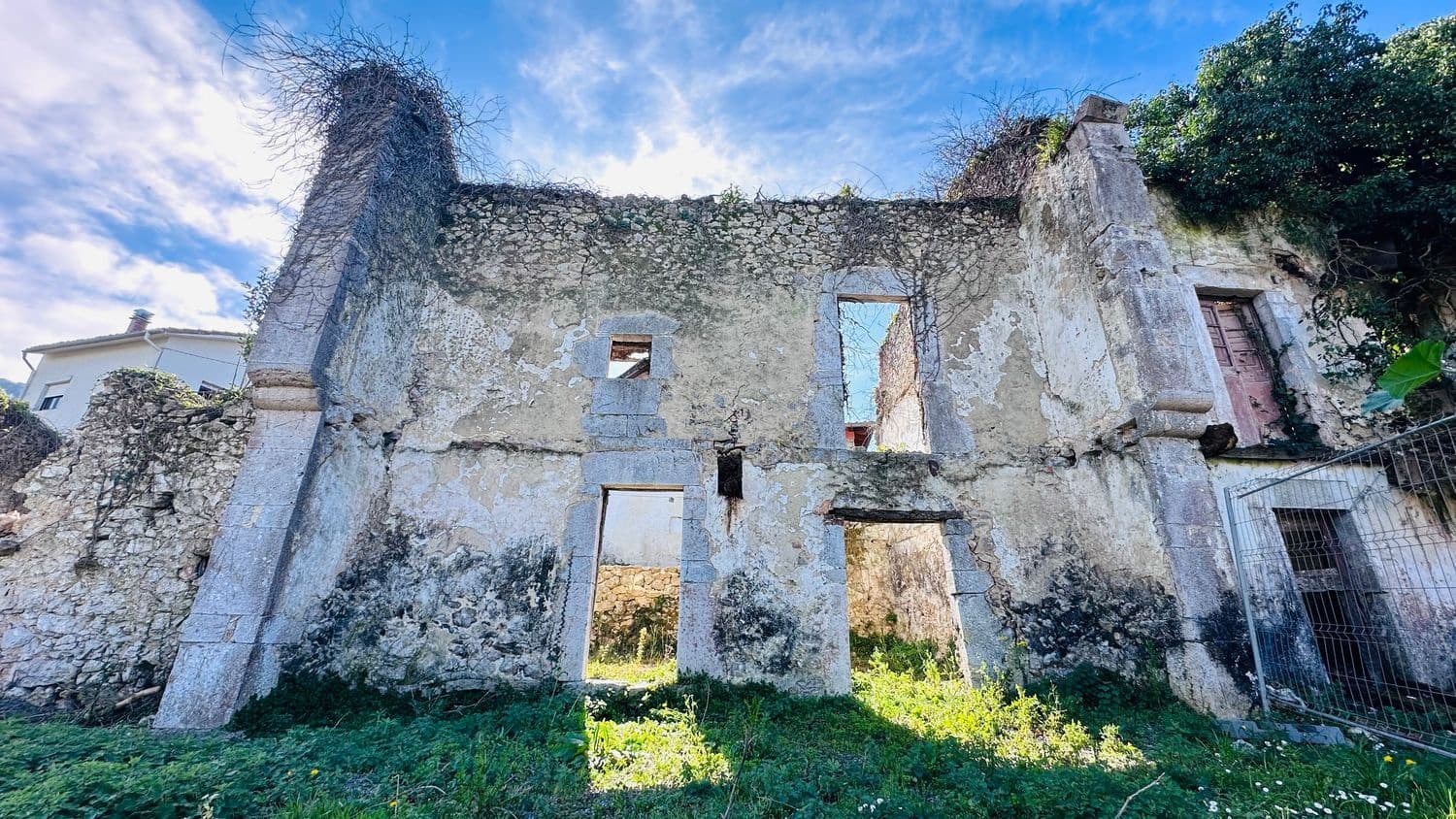 Casa de 3 habitaciones en Ribadesella en venta con piscina garaje - 85.000 € (Ref: 9676799)