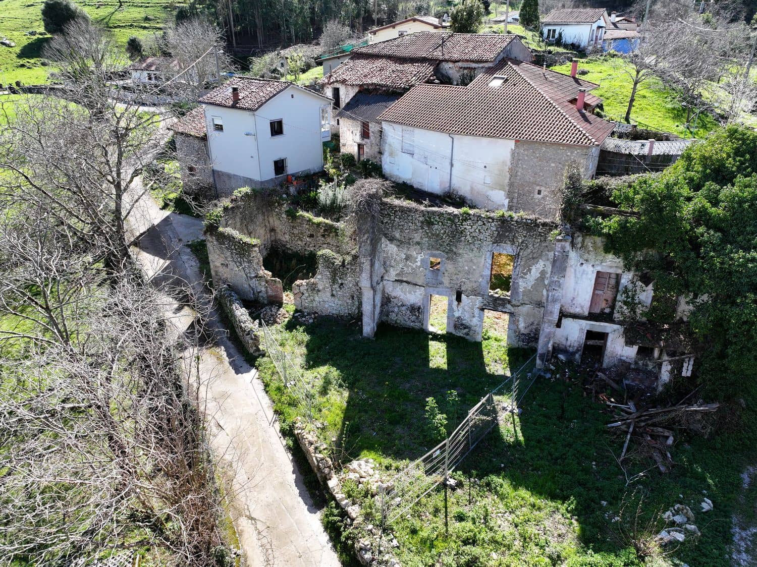 Casa de 3 habitaciones en Ribadesella en venta con piscina garaje - 85.000 € (Ref: 9676799)