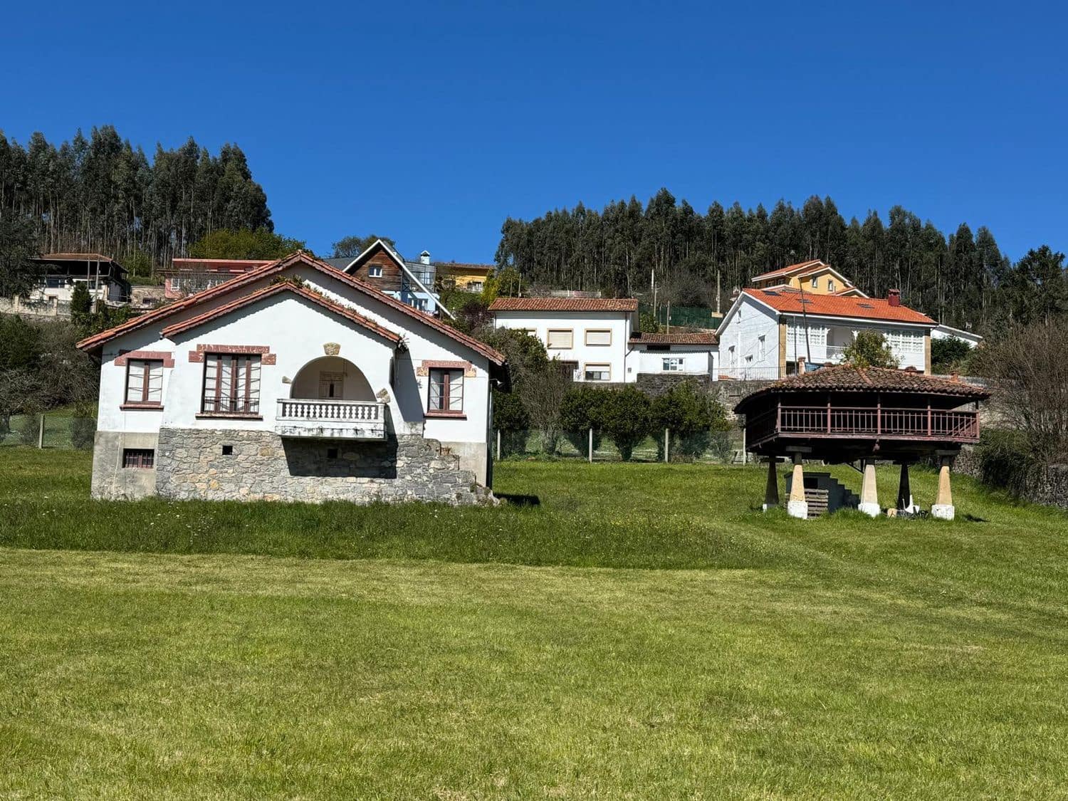 3 bedroom Villa for sale in Castrillon with garage - € 415,000 (Ref: 9684114)