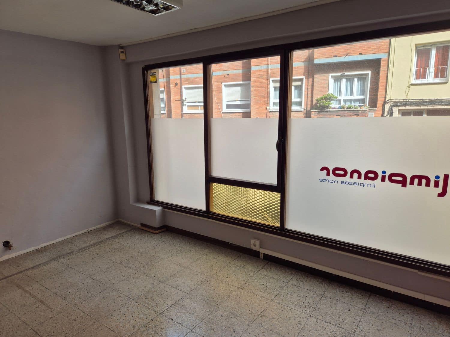 Kommersiell att hyra i Gijon - 850 € (Ref: 9685942)