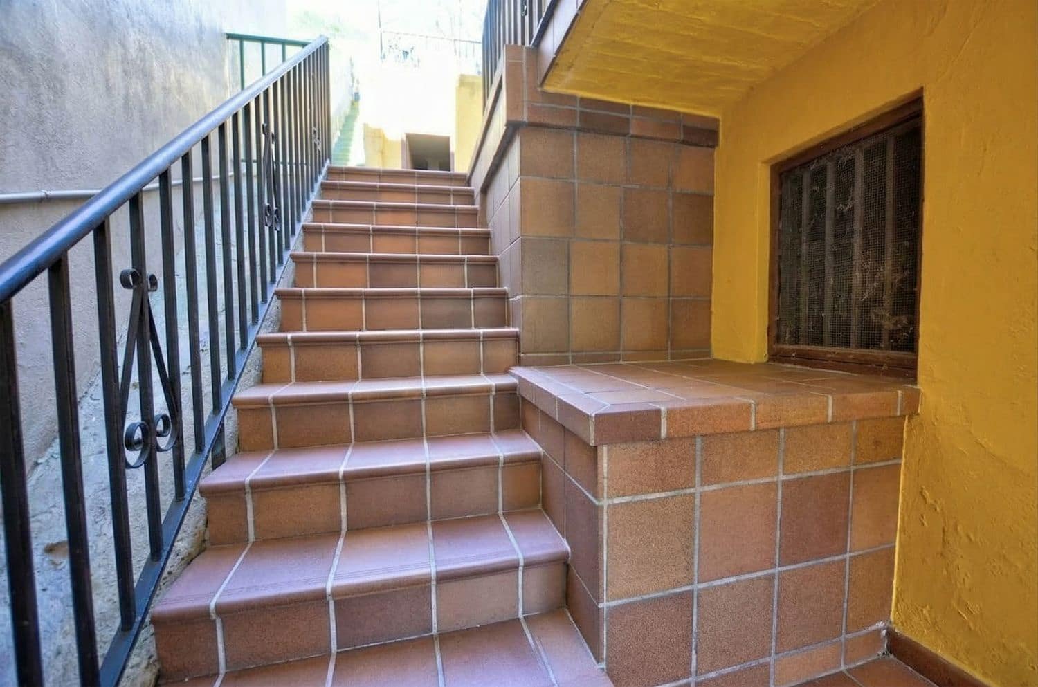 6 bedroom Finca/Country House for sale in Lena with garage - € 168,000 (Ref: 9694738)