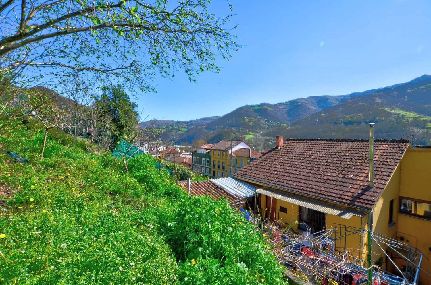 6 bedroom Finca/Country House for sale in Lena with garage - € 168,000 (Ref: 9694738)