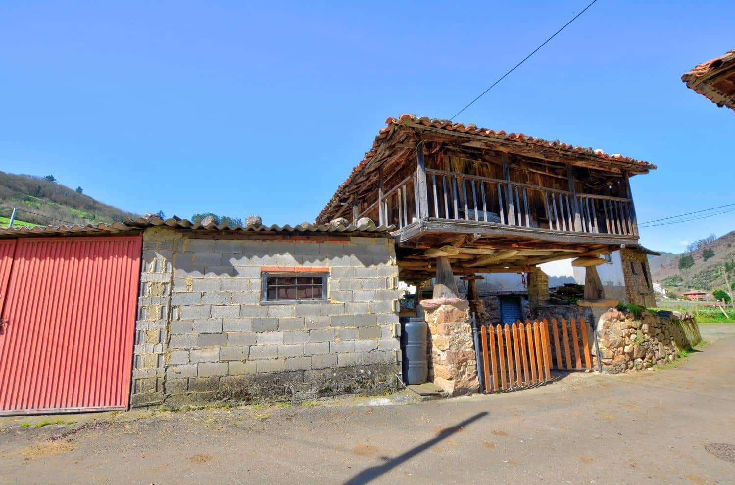 2 bedroom Finca/Country House for sale in Tineo with garage - € 80,000 (Ref: 9694739)