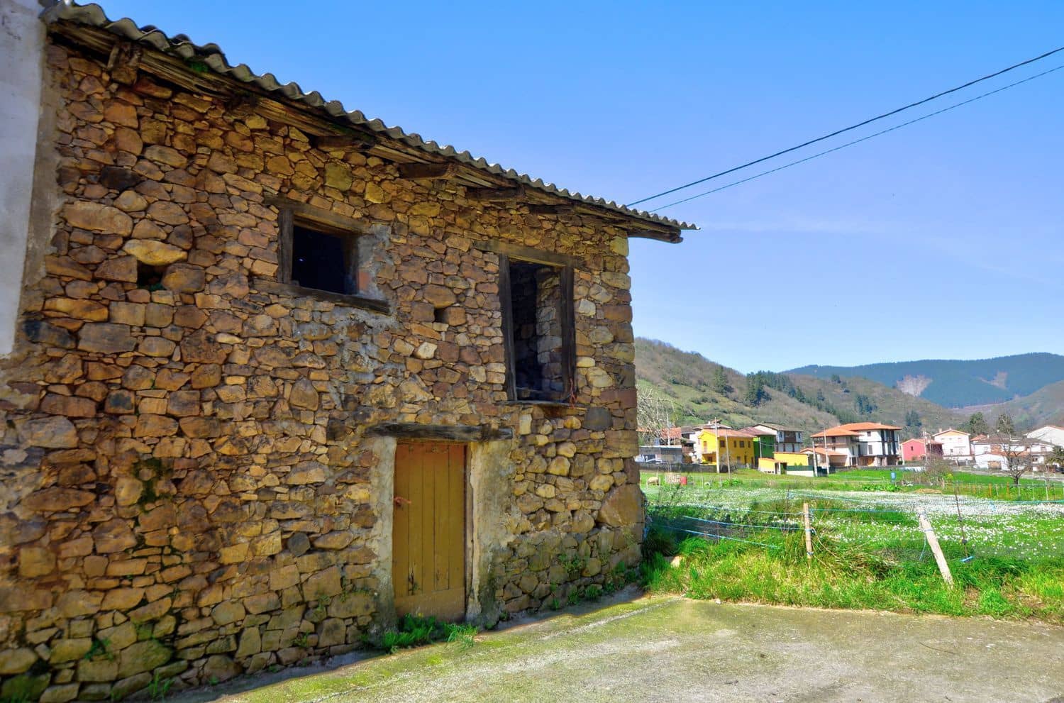 2 bedroom Finca/Country House for sale in Tineo with garage - € 80,000 (Ref: 9694739)