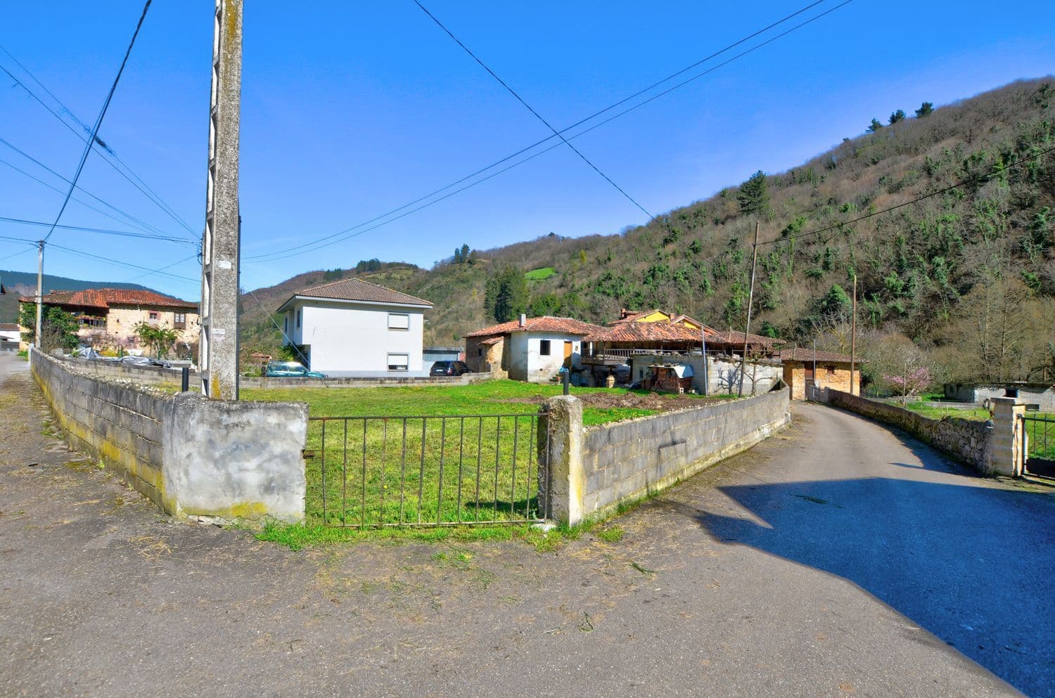 2 bedroom Finca/Country House for sale in Tineo with garage - € 80,000 (Ref: 9694739)