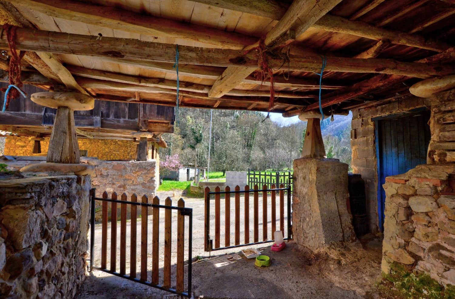 2 bedroom Finca/Country House for sale in Tineo with garage - € 80,000 (Ref: 9694739)