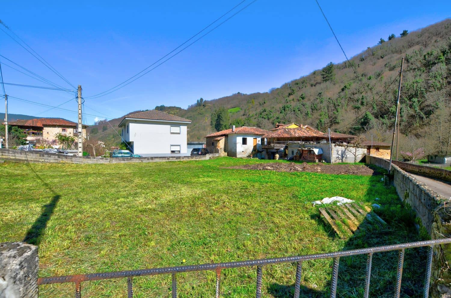 2 bedroom Finca/Country House for sale in Tineo with garage - € 80,000 (Ref: 9694739)