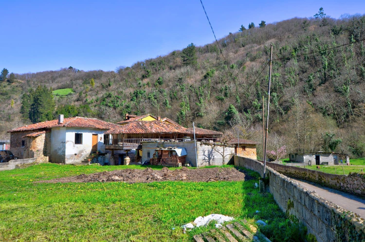 2 bedroom Finca/Country House for sale in Tineo with garage - € 80,000 (Ref: 9694739)