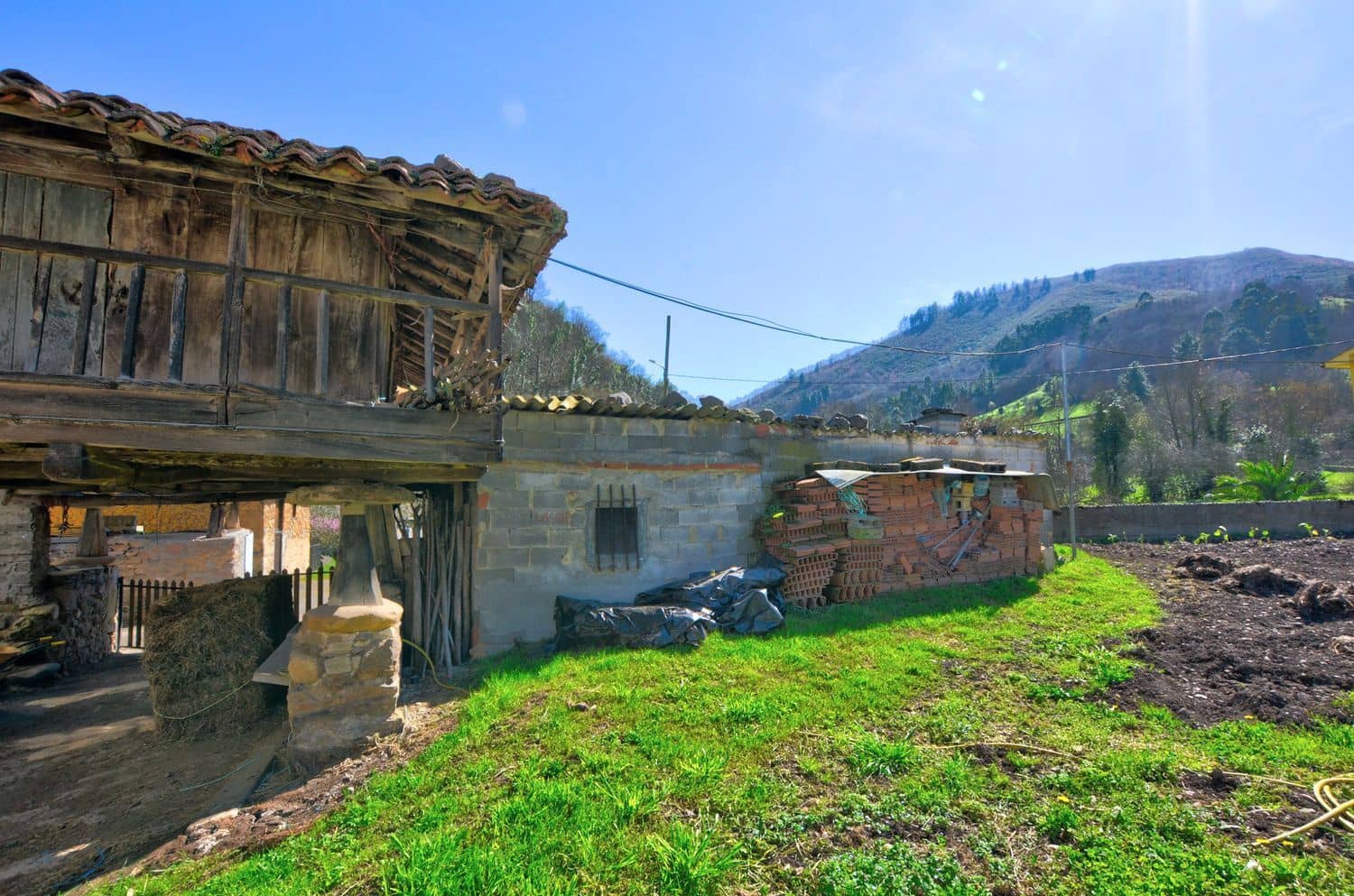 2 bedroom Finca/Country House for sale in Tineo with garage - € 80,000 (Ref: 9694739)