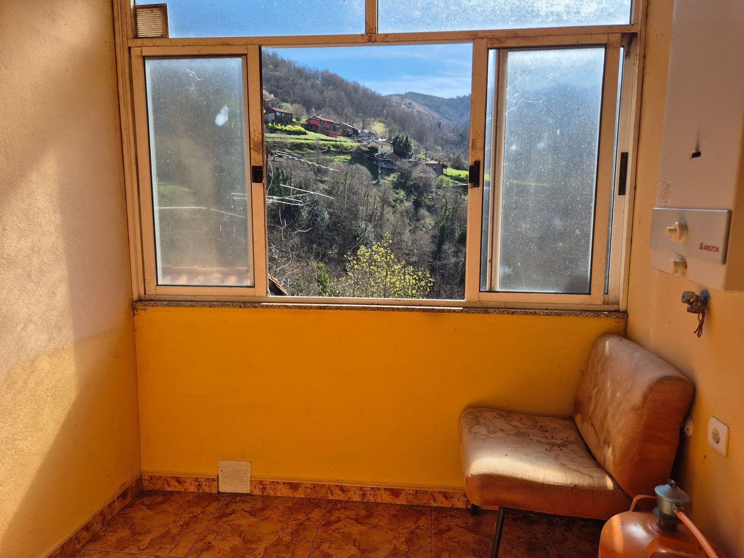 5 bedroom Finca/Country House for sale in Mieres with garage - € 32,000 (Ref: 9694740)