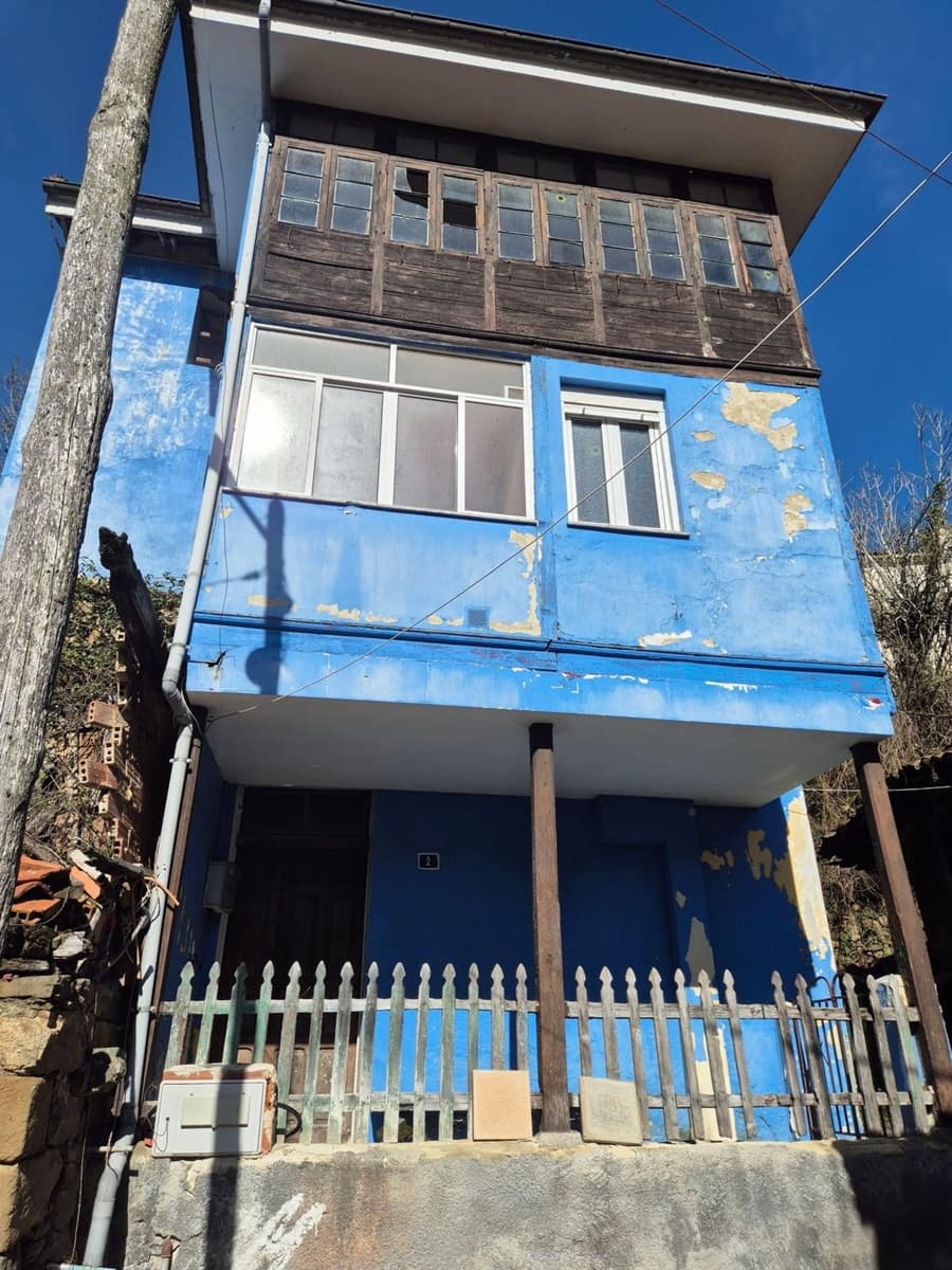 5 bedroom Finca/Country House for sale in Mieres with garage - € 32,000 (Ref: 9694740)