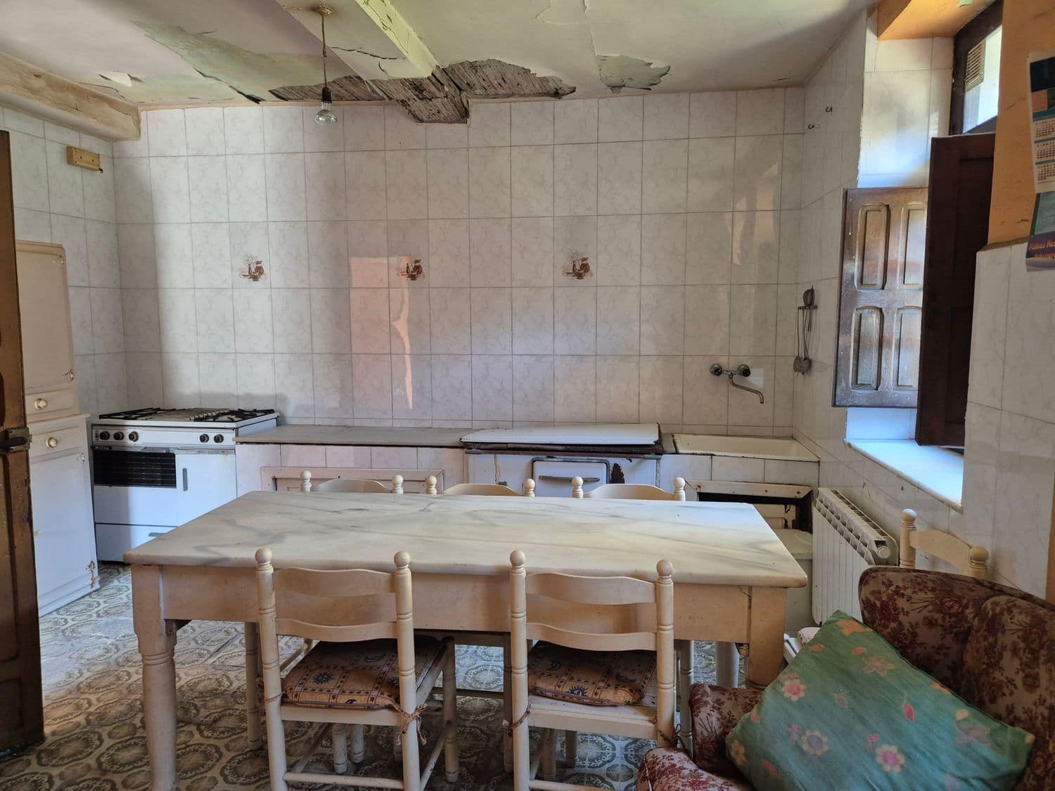 5 bedroom Finca/Country House for sale in Mieres with garage - € 32,000 (Ref: 9694740)