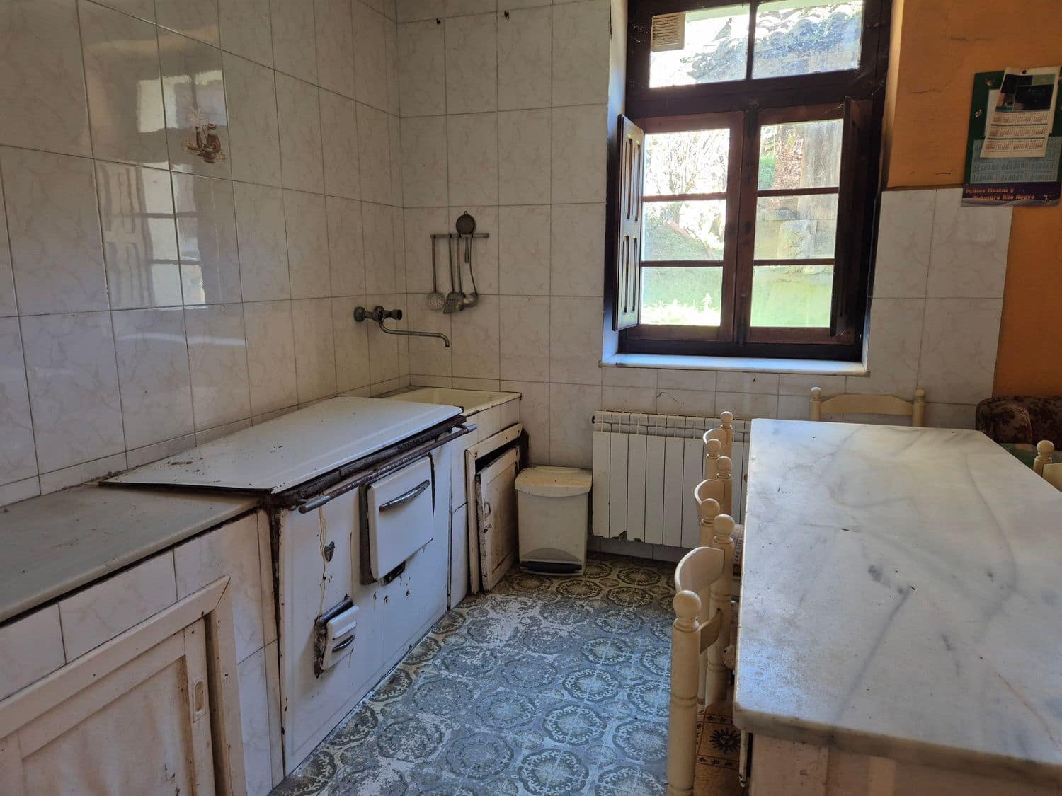 5 bedroom Finca/Country House for sale in Mieres with garage - € 32,000 (Ref: 9694740)