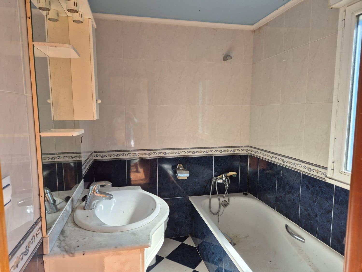 5 bedroom Finca/Country House for sale in Mieres with garage - € 32,000 (Ref: 9694740)