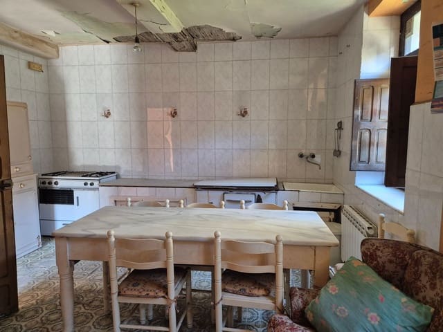 5 sypialnia Finka/Dom wiejski na sprzedaż w Mieres z garażem - 32 000 € (Ref: 9694740)