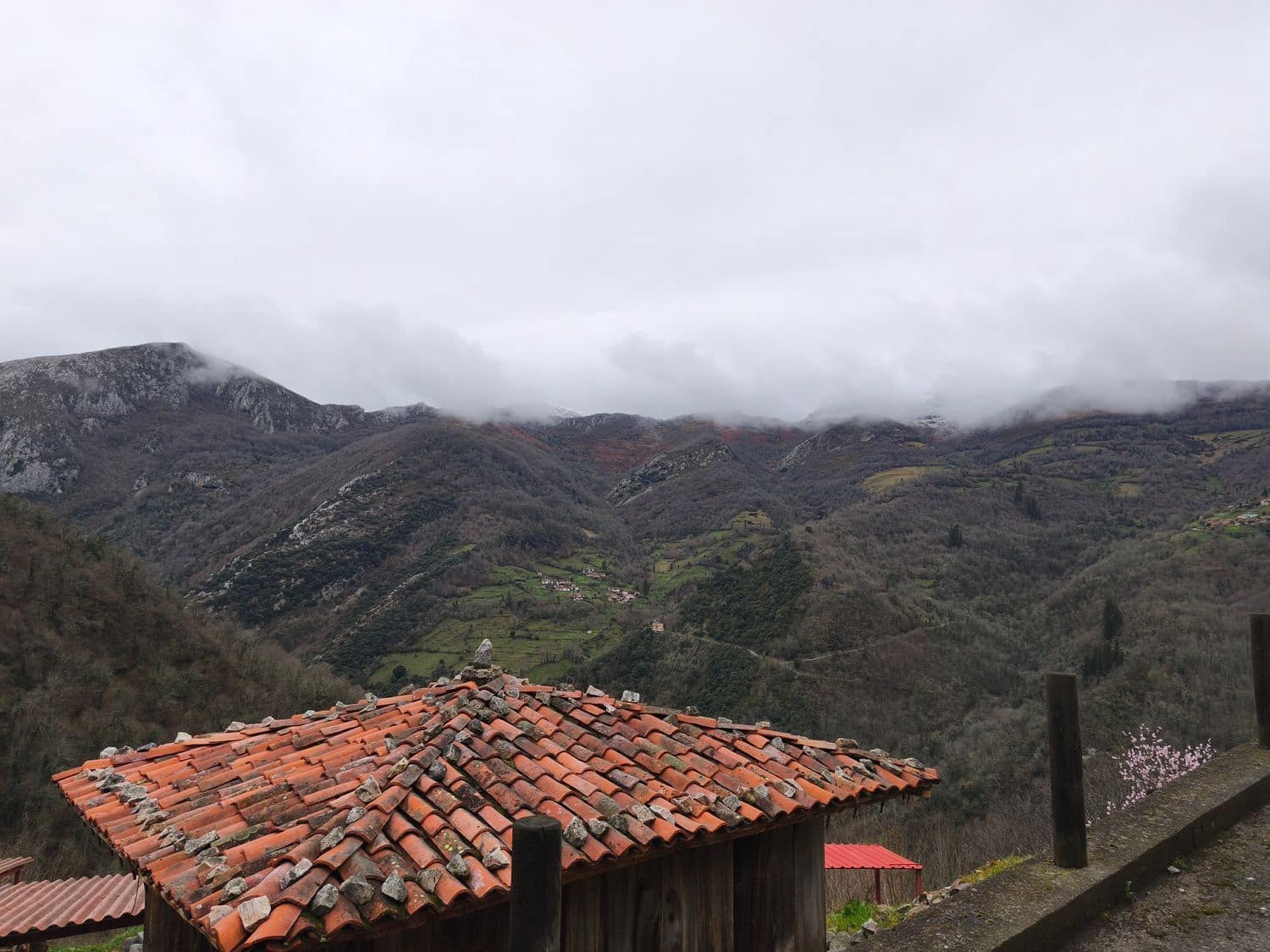 Finka/Dom wiejski na sprzedaż w Proaza z garażem - 24 000 € (Ref: 9694741)