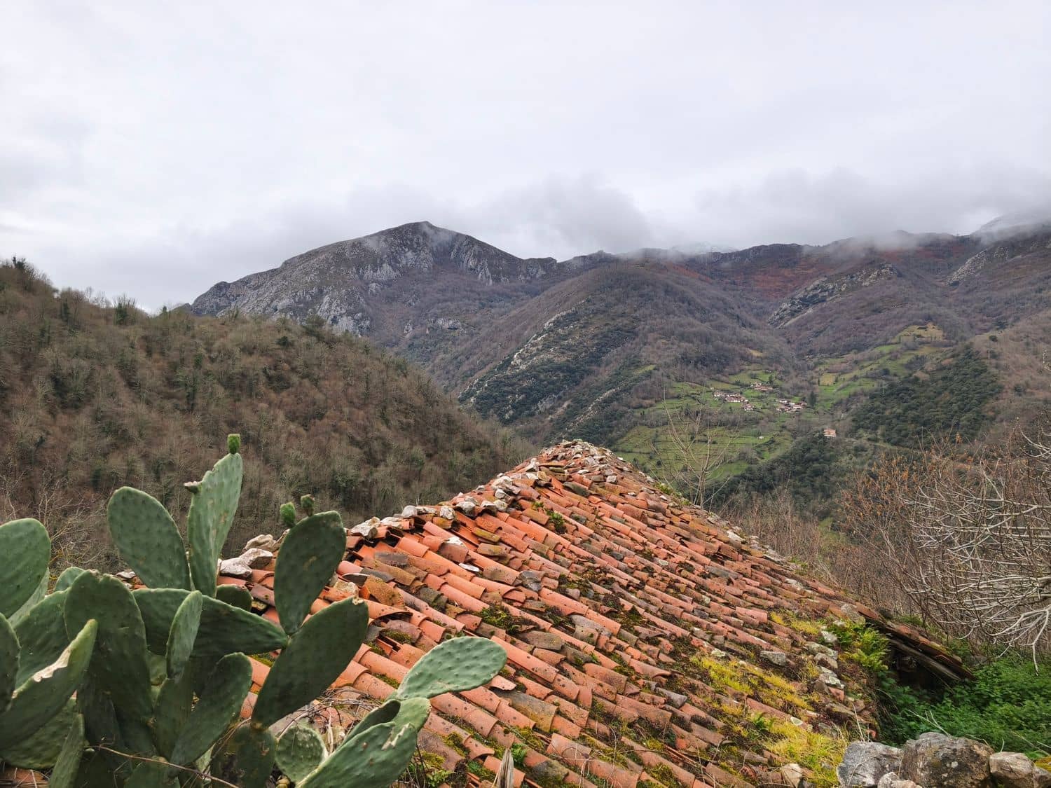 Finka/Dom wiejski na sprzedaż w Proaza z garażem - 24 000 € (Ref: 9694741)