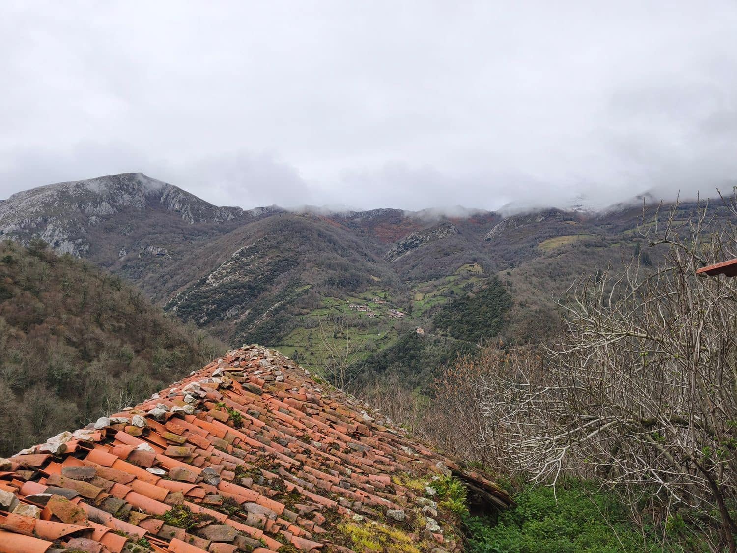 Finka/Dom wiejski na sprzedaż w Proaza z garażem - 24 000 € (Ref: 9694741)