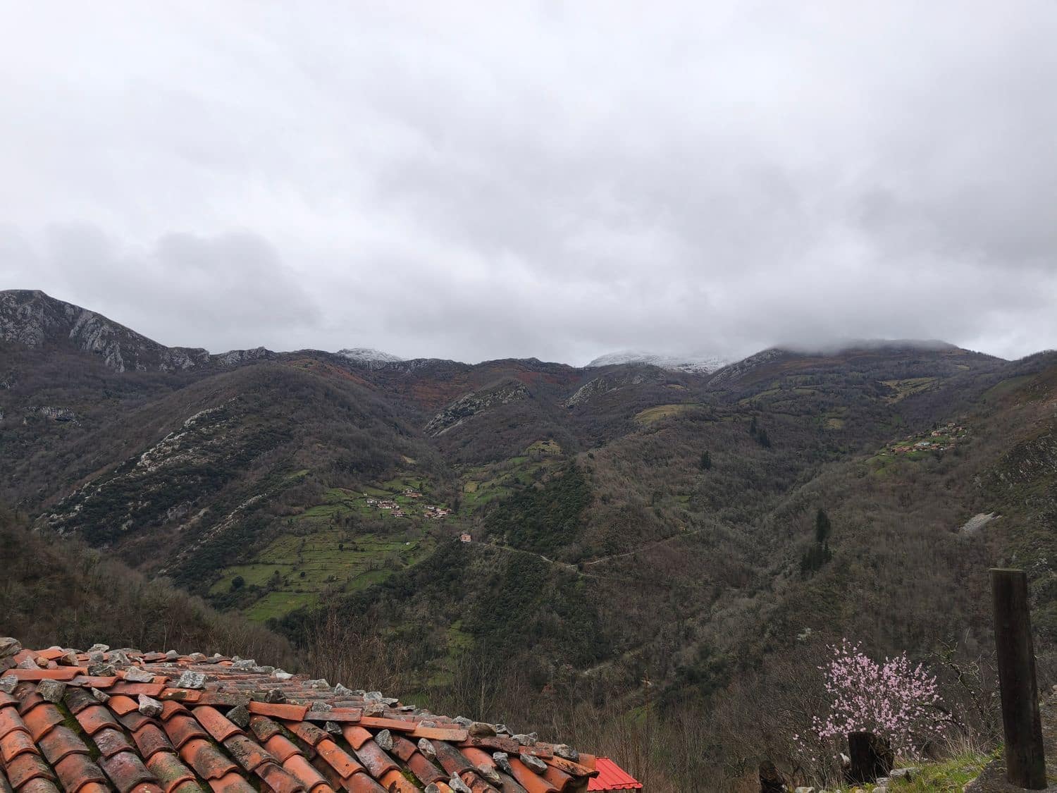 Finka/Dom wiejski na sprzedaż w Proaza z garażem - 24 000 € (Ref: 9694741)