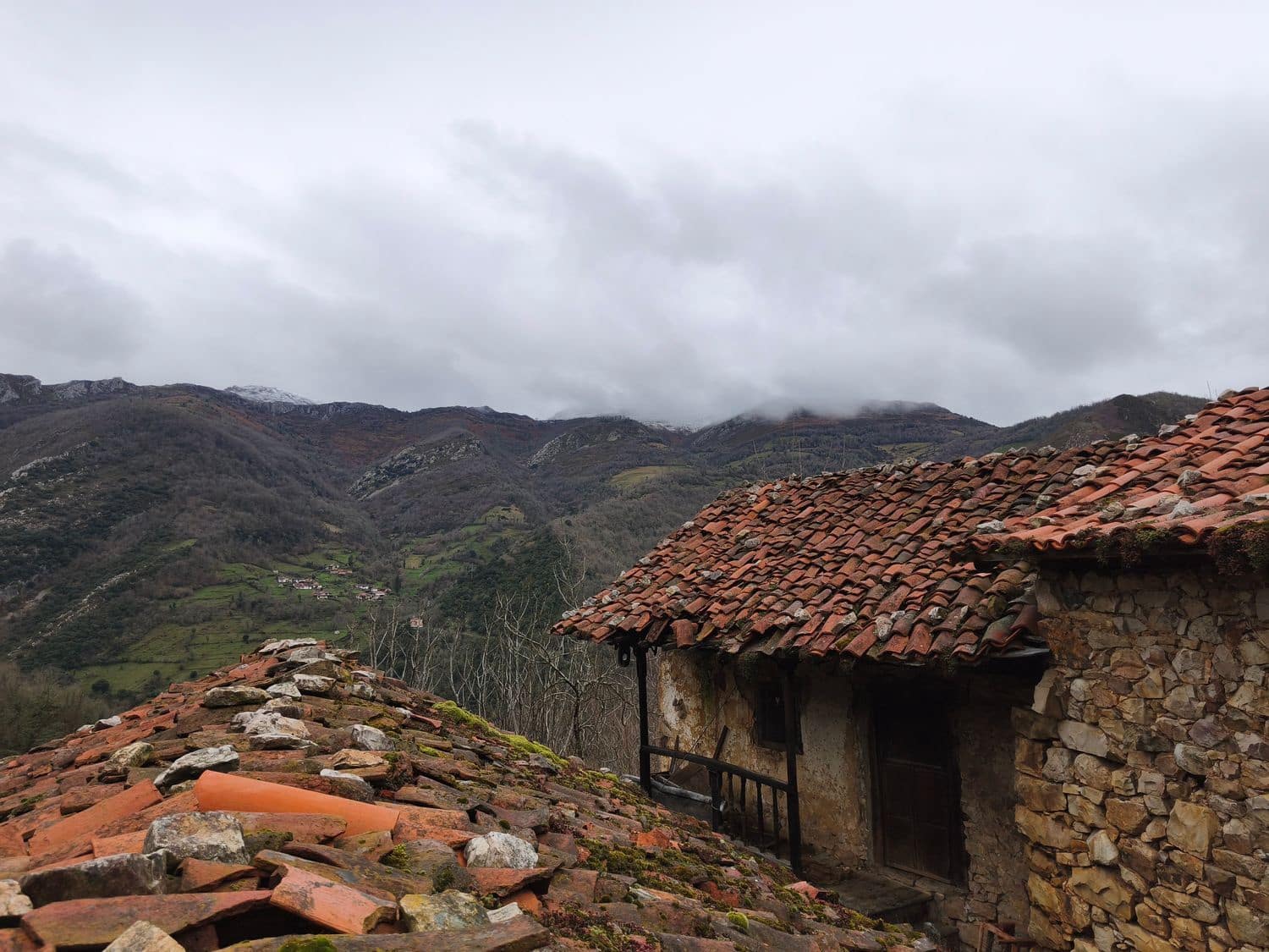 Finka/Dom wiejski na sprzedaż w Proaza z garażem - 24 000 € (Ref: 9694741)