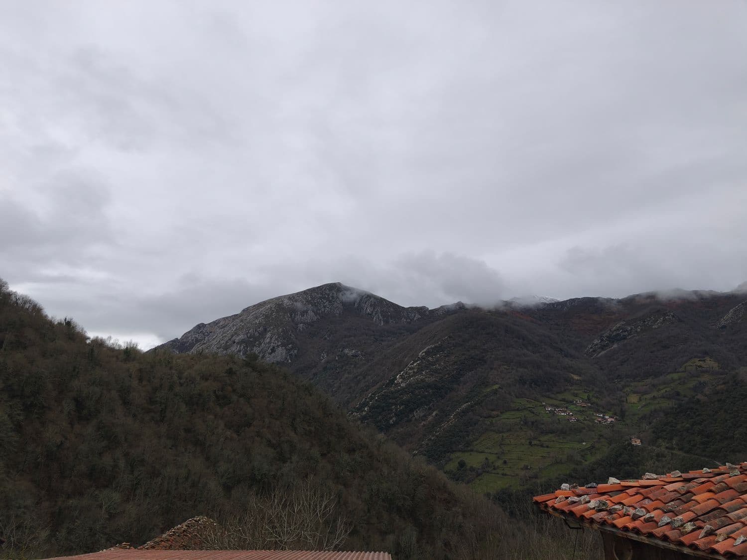 Finka/Dom wiejski na sprzedaż w Proaza z garażem - 24 000 € (Ref: 9694741)