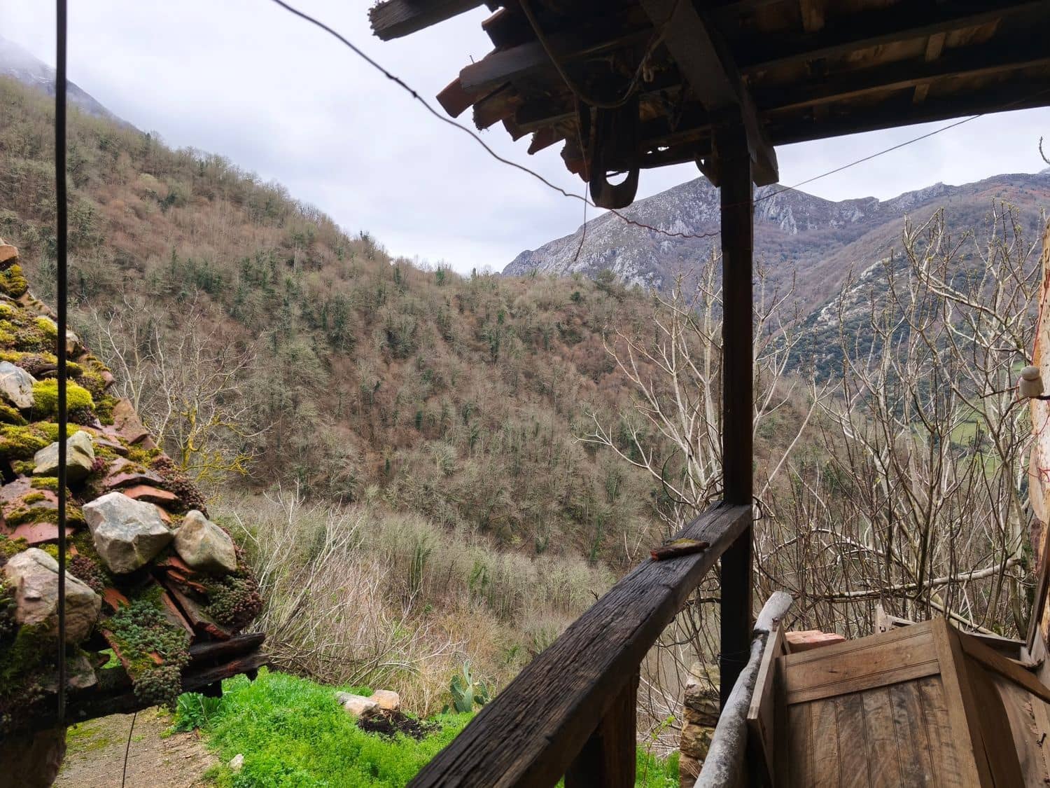 Finka/Dom wiejski na sprzedaż w Proaza z garażem - 24 000 € (Ref: 9694741)