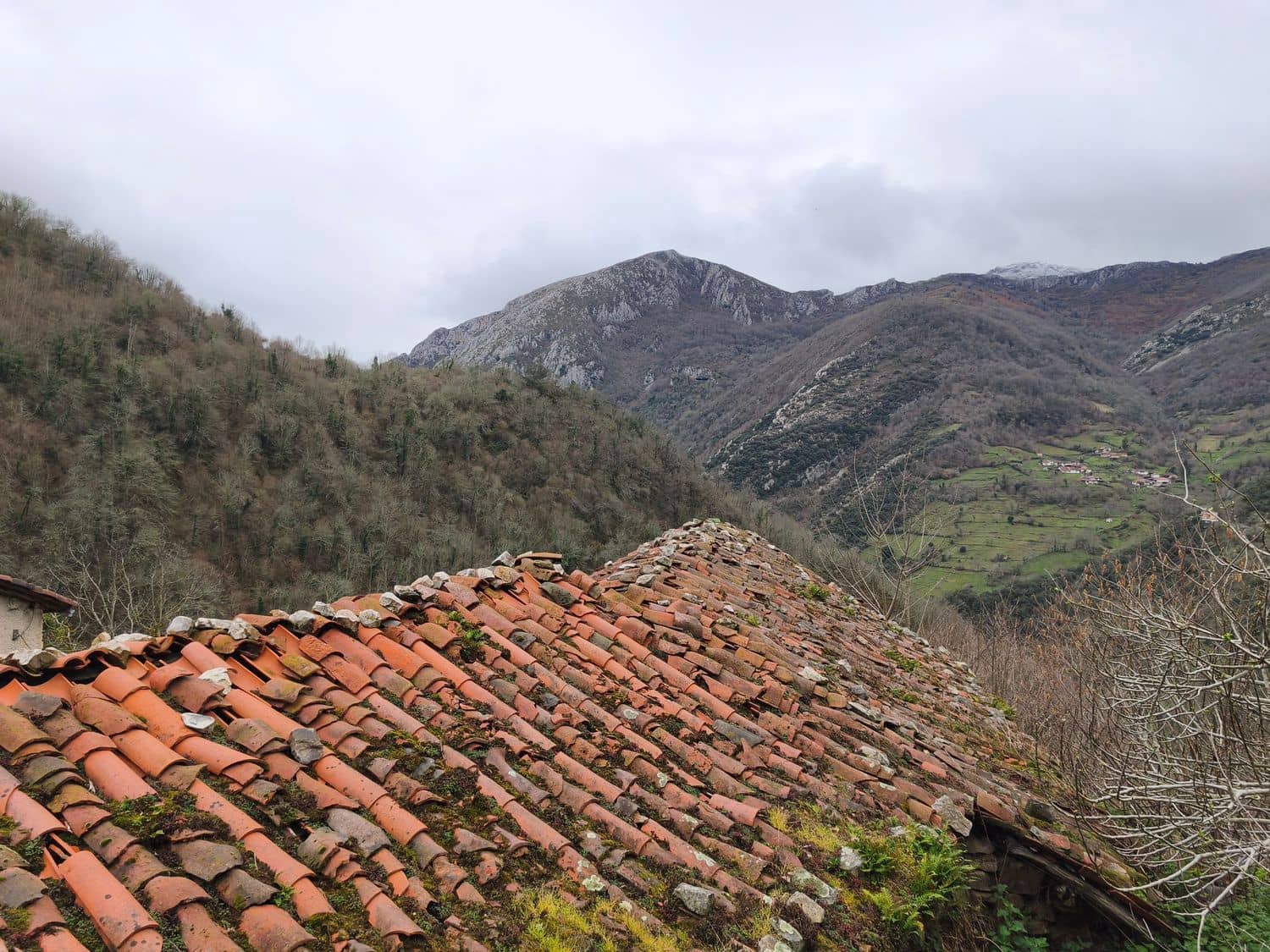 Finka/Dom wiejski na sprzedaż w Proaza z garażem - 24 000 € (Ref: 9694741)