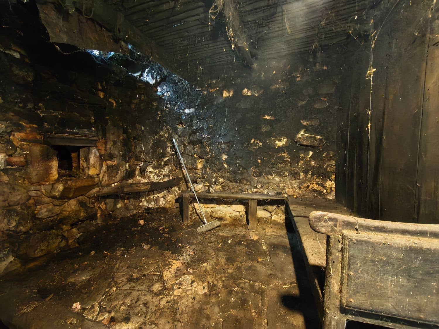 Finka/Dom wiejski na sprzedaż w Proaza z garażem - 24 000 € (Ref: 9694741)